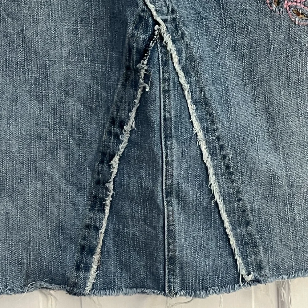 Delias Distressed embroidered Denim Skirt Size 9 Juniors Vintage